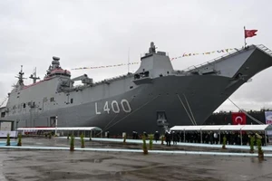 Thổ Nhĩ Kỳ hạ thủy tàu tấn công đổ bộ đầu tiên, mở rộng khả năng bay không người lái