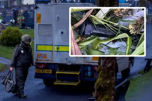 Cảnh sát Bắc Ireland thu 4 thiết bị nghi là bom ống trước chuyến công du của ông Biden