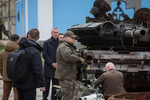 Reuters: Tổng thư ký NATO bất ngờ đến Kiev