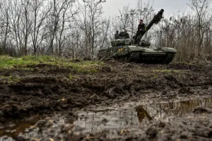 Nóng Nga-Ukraine 6-5: 'Bước ngoặt' ở Bakhmut; Nga tung đòn gây nhiễu vũ khí xịn của Mỹ