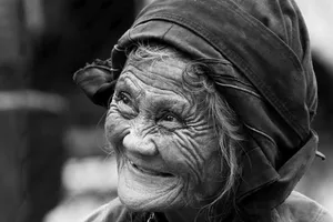 Chỉ có năm sinh, không có ngày tháng tính trợ cấp ra sao? 