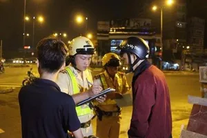 Không đem giấy tờ xe, bị phạt nhiêu tiền? 