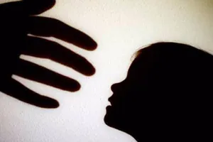 Hành hạ trẻ em, xử tội ra sao?