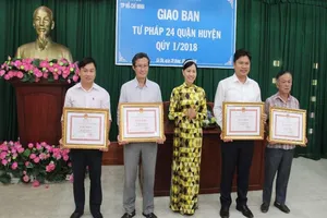 Chứng thực bản sao giảm mạnh, hộ tịch tăng