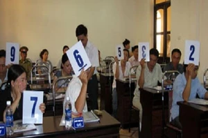 Đấu giá chung cư quận 7 tăng 57 tỉ đồng