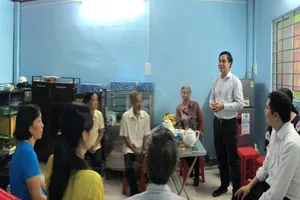 Phòng Công chứng số 2 sửa chữa nhà cho hộ khó khăn 