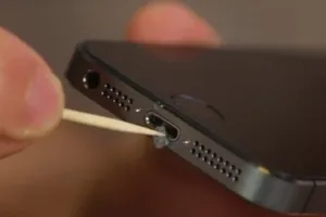 Cảnh báo cho những ai lười vệ sinh smartphone