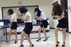 Clip bốn chị em công sở xinh đẹp và điệu nhảy vô cùng thú vị 
