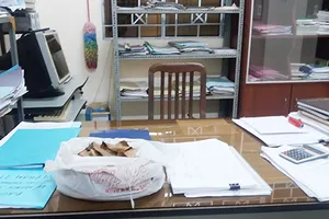 Audio: Bao lá mít trên bàn vị chủ tịch phường