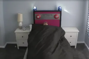 Clip: Chiếc giường trị 'ngủ nướng'