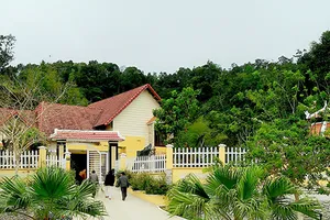 Audio: Bí thư huyện đào hầm xuyên núi nói gì?