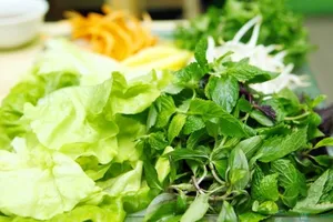 Ăn rau sống và nguy cơ nhiễm ký sinh trùng