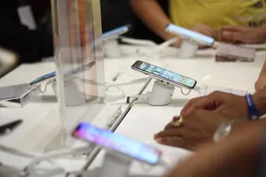 iPhone X 'cháy hàng' với 3.000 suất đặt trước