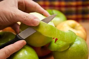 Cách rửa thuốc trừ sâu ngoài vỏ táo theo chuẩn khoa học