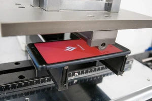 Choáng với màn 'tra tấn' điện thoại Vsmart ở Tây Ban Nha