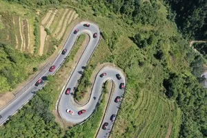 Đoàn xe VinFast chinh phục cung đường thử thách ở Hà Giang