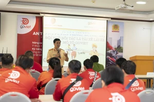 CSGT tổ chức buổi tập huấn cho tài xế công nghệ