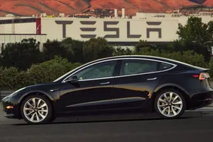 Xe điện của Tesla khiến các kỹ sư Nhật bó tay