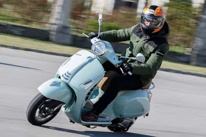 Cận cảnh Vespa mới 278 phân khối giá hơn 164 triệu đồng