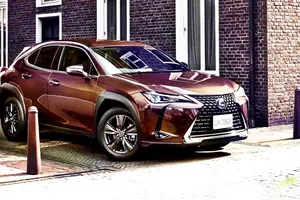 Xuất hiện xe Lexus phiên bản màu lạ