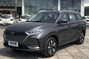 SUV Trung Quốc là xe điện nhưng lại có ống xả?