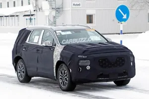 Bóng dáng Santa Fe mới trên đường chạy thử