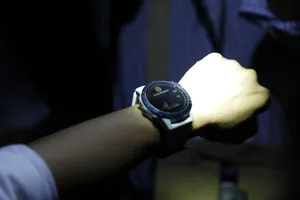 2 mẫu đồng hồ thể thao có khả năng sạc từ năng lượng mặt trời