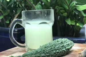 5 công dụng thần kỳ của nước ép khổ qua
