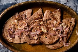 Lợi ích và những rủi ro khi tiêu thụ món gan bò