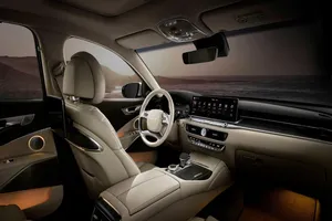 Kia K9 lộ nội thất với màn hình lớn, xác thực vân tay