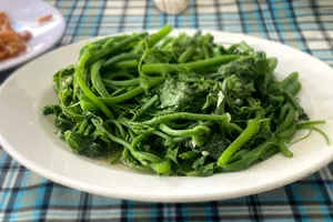 Rau sống hay rau nấu chín loại nào tốt hơn để ăn khi giảm cân?