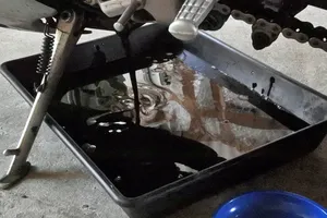 Cách thay nhớt xe máy tại nhà trong mùa dịch COVID-19 