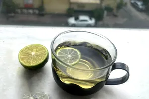 Lợi ích sức khỏe của việc uống nước chanh ấm