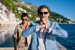 Nicolas Cage gây bất ngờ qua vai chính lầy lội 'Gánh nặng ngàn cân của tài tử kiệt xuất'