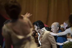 'Elvis' tung trailer mới, vạch trần mọi mặt sau cuộc sống hào nhoáng của một siêu sao