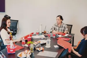 Dù là ngôi sao nhưng Lan Ngọc - Kaity Nguyễn vẫn đi học thêm diễn xuất