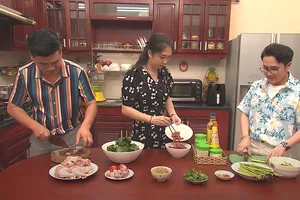 Diễn viên hài Huỳnh Lập đụng độ cô bán vàng vui tính