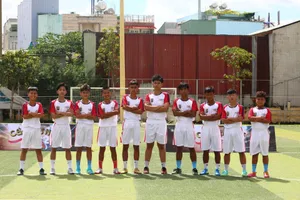 Top 10 cầu thủ nhí 2022 đồng hành với huấn luyện viên Nguyễn Hồng Sơn