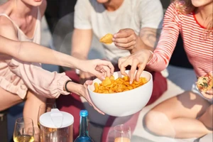 Thói quen ăn vặt ít được biết đến có thể làm tăng nguy cơ mắc bệnh tim