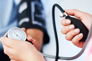 Mẹo giảm huyết áp cao trong mùa đông 