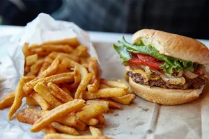 Ăn những thực phẩm này vào bữa trưa có thể âm thầm khiến bạn tăng cân không kiểm soát