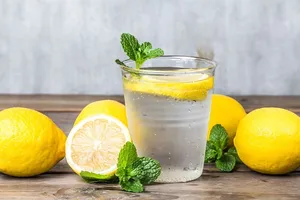 Tác dụng phụ của việc uống quá nhiều nước chanh 