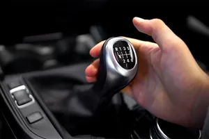 Những thói quen xấu khiến hộp số ô tô nhanh hỏng