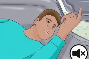 Kỹ năng thoát hiểm khi kẹt trong cốp xe 