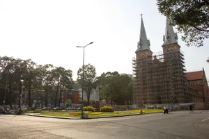 Trung tâm TP.HCM vắng lặng ngày cuối tuần vì dịch COVID-19