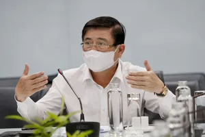 Chủ tịch TP.HCM kiểm tra phòng dịch COVID-19 tại BV Chợ Rẫy