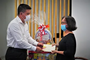 Sở GTVT TP.HCM thăm, chúc Tết lực lượng tuyến đầu chống dịch