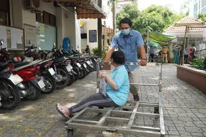 Bị tai nạn trong ngày làm thủ tục, nữ sinh vẫn bình tĩnh hoàn thành tốt ngày thi đầu tiên