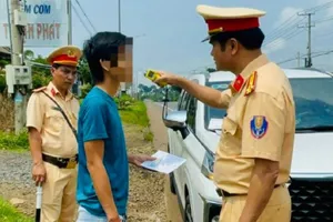 1 tài xế xe buýt vi phạm giao thông, dương tính với ma túy