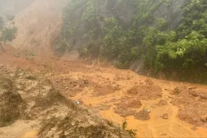 Mưa lớn gây sạt lở nghiêm trọng ở Thừa Thiên Huế